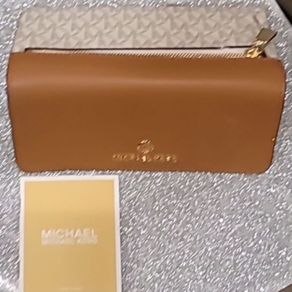 Michael Kors Jet Set Charm Large Logo & Leather Tri-Fold Wallet - Picture 12 of 12